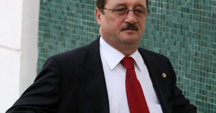 Mircea Băsescu, convins să se lase de afacerile cu arme