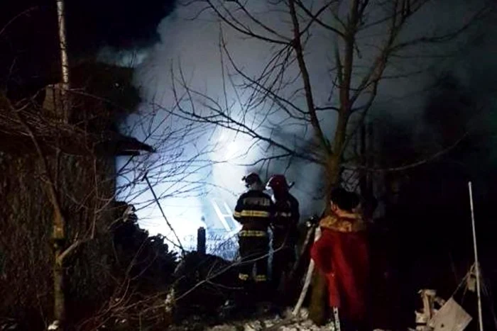 Militari au intervenit pentru stingerea focului FOTO ISU Călăraşi