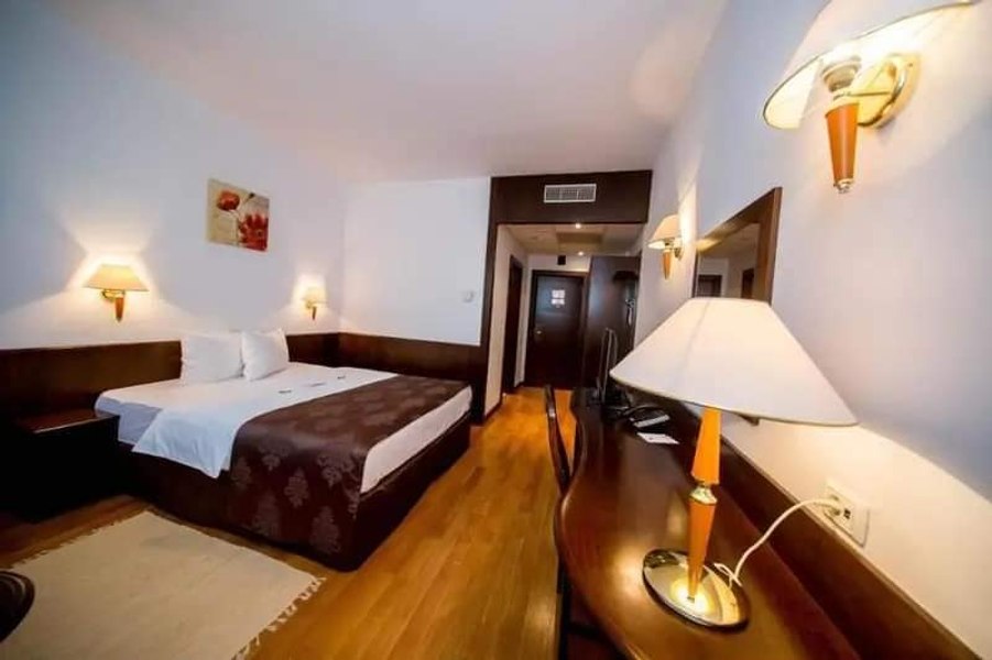 Hotel emblematic din vestul țării, scos la vânzare cu 5 milioane de euro. Prețul, scăzut dramatic FOTO 
