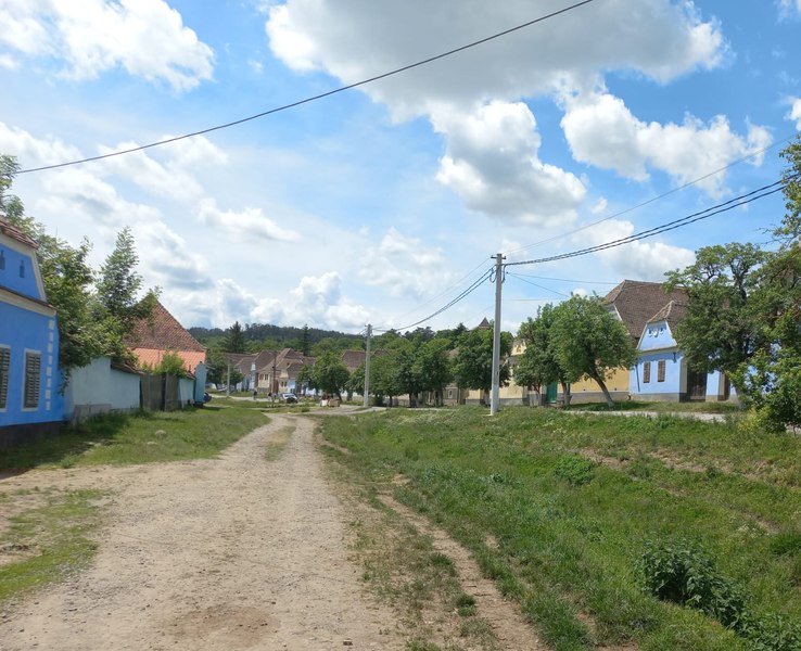 Primăria care nu are bani pentru drumul din Viscri, unde Regele Charles deține o proprietate FOTO