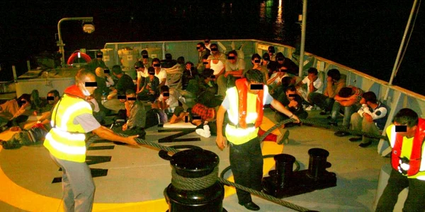 Ambarcaţiune cu 54 de migranţi din Orientul Mijlociu