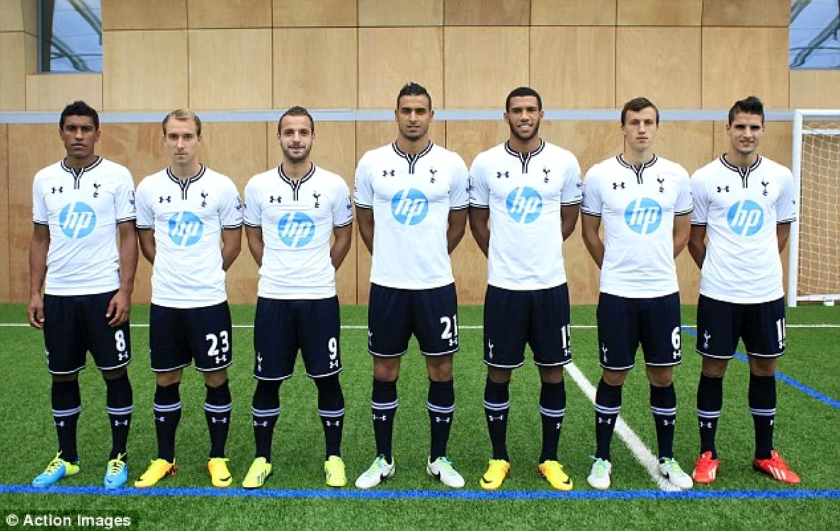 Paulinho (primul din stânga) a fost coleg cu Vlad Chiricheş la Tottenham