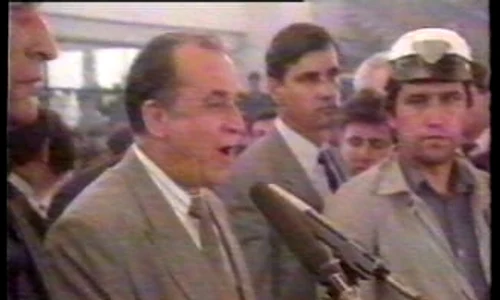 Ion Iliescu le a mulțumit minerilor după atacurile sângeroase date de aceștia pe străzile Capitalei jpeg