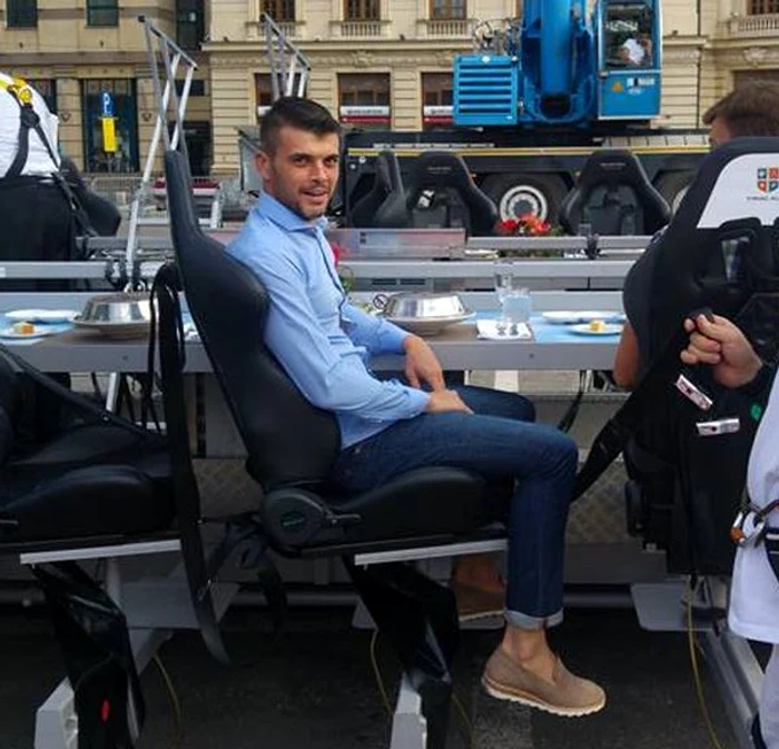 Oana l-a dus pe Marius să mănânce la fiţe, deasupra oraşului