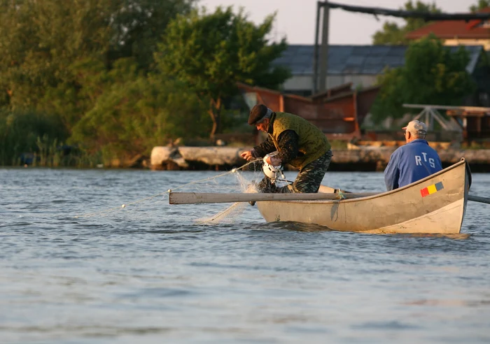Năvodul e cea mai eficientă unealtă de pescuit comercial. Anul acesta, această metodă de a pescui va fi permisă în Delta Dunării abia de la 1 octombrie