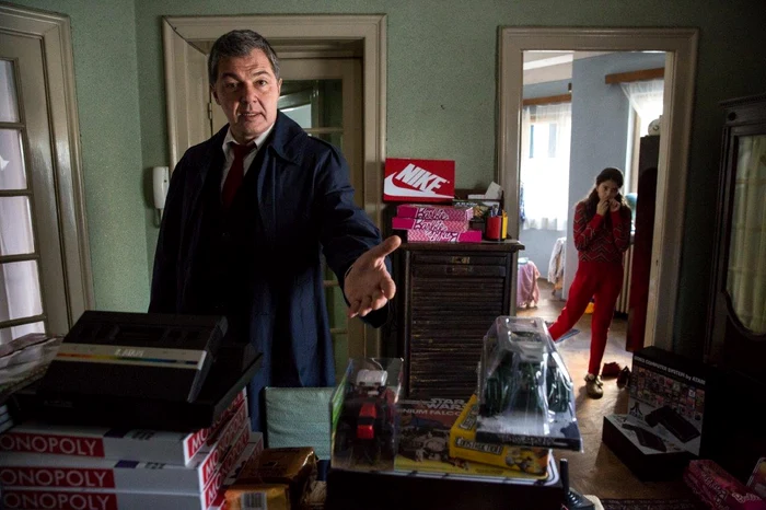 Adrian Păduraru în rolul căpitanului Covaci din producția „Comrade Detective”. Foto: Cinemagia