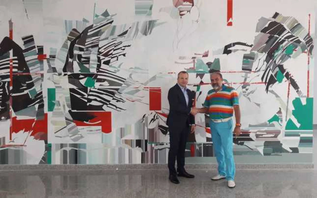 David Sava şi Ionuţ Pucheanu , în faţa uneia dintre lucrările donate FOTO PM Galaţi