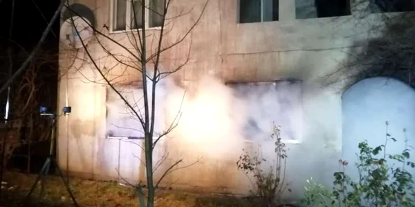 Incendiul a fost cu greu stins de pompierii suceveni FOTO ISU Suceava