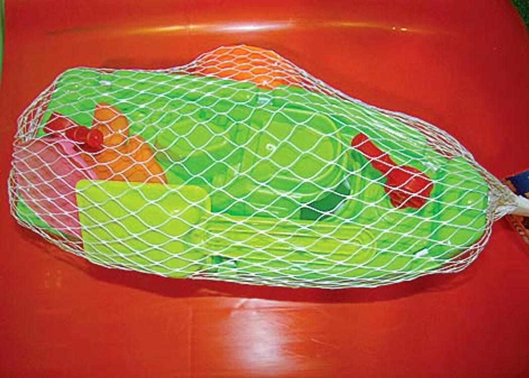 Set forme nisip barcă – 13,5 lei Magazin Carrefour