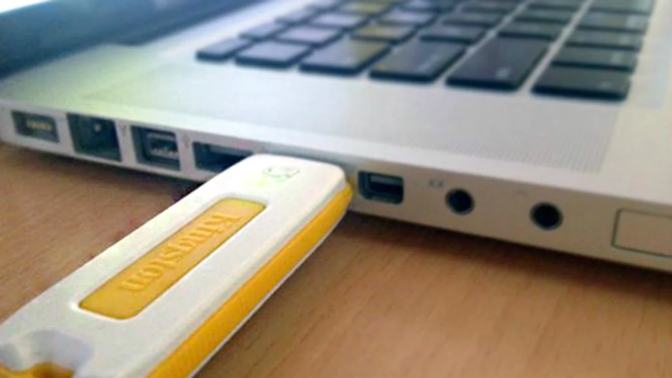 Stick USB folosit ca memorie RAM