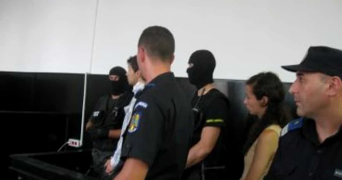 <b> Timişoara</b>: Cei doi studenţi acuzaţi de tranşarea unui bogătaş rrom au fost arestaţi preventiv (UPDATE)