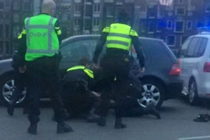 Trei suspecţi au fost arestaţi în AmsterdamFoto: Twitter