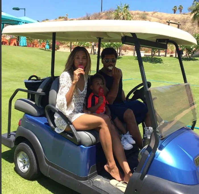 Fiul Ciarei l-a acceptat pe Russell în familie