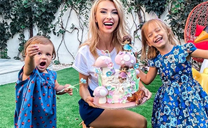 
    Karmen şi Rossa Maria   