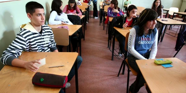Un sfert dintre elevi au picat testele naţionale