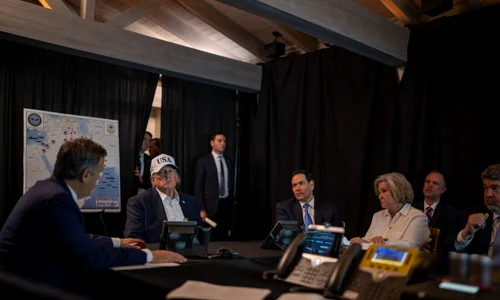 Donald Trump a monitorizat atacul asupra Iranului de la Mar a  Lago foto profimedia jpg