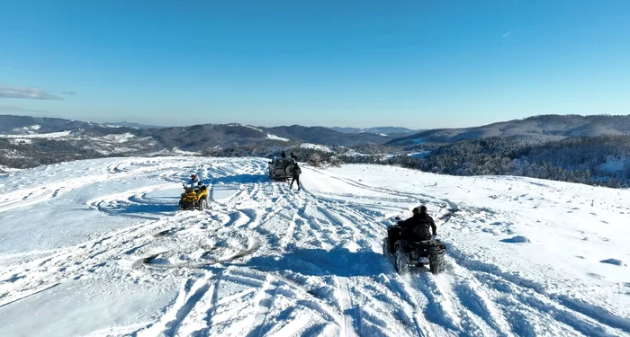 Distracție pe zăpadă, pe Vârful la In, Runcu, Dâmbovița. FOTO Constantin Popa Photography