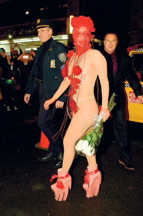 
    Diva a ieşit pe stradă de ziua ei (fotografii: Guliver/ Gettyimages)  