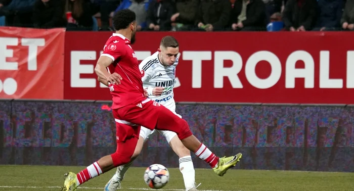 Duel din meciul dintre Botoșani și Dinamo  FOTO Facebook