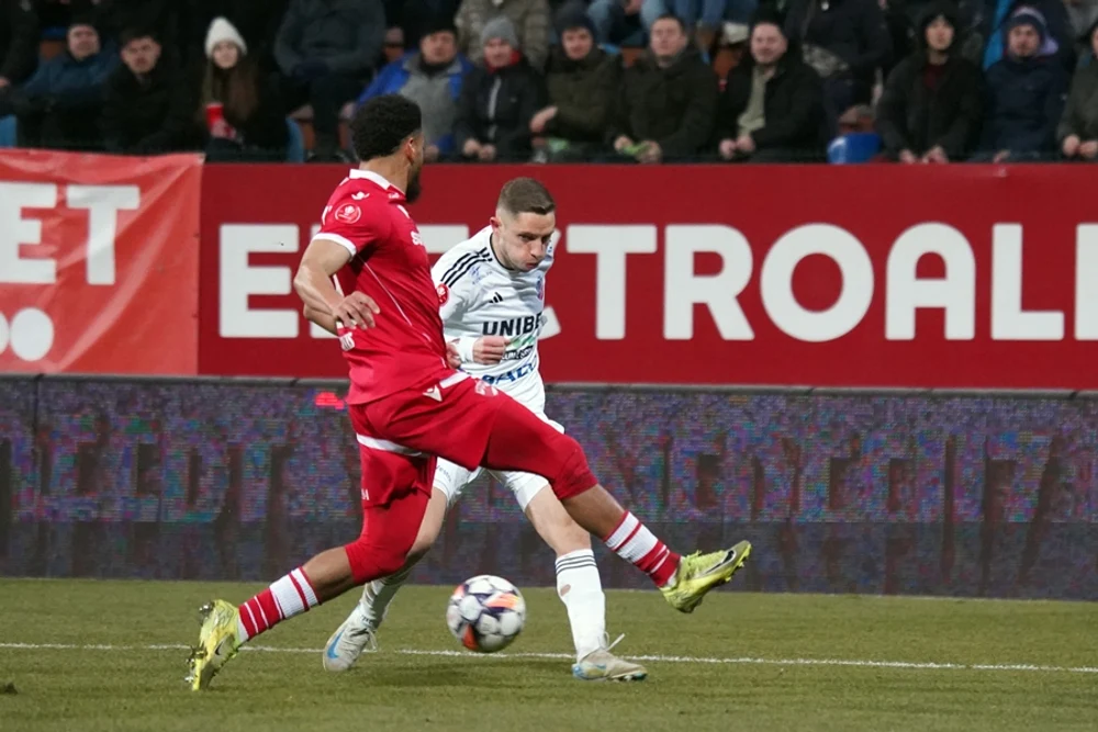 Dinamo rezistă la Botoșani și o ține pe Rapid pe primul loc în Superligă