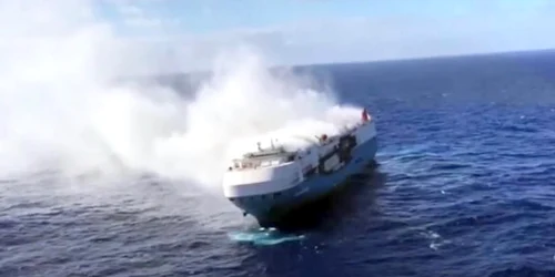 felicity ace cargo incendiu