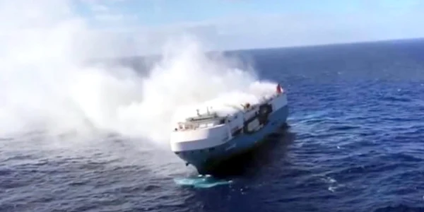 felicity ace cargo incendiu