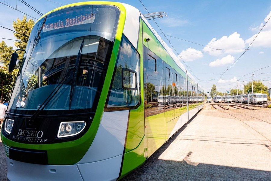 Accident între două tramvaie în Capitală: Două persoane au fost rănite