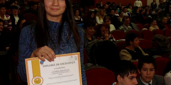 Catalina Jugravescu, medaliata cu aur la Olimpiada Internationala de geografie, premiata