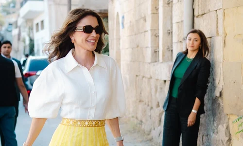 Regina Rania a Iordaniei cu cămașă albă   profimedia 1030221246 jpg