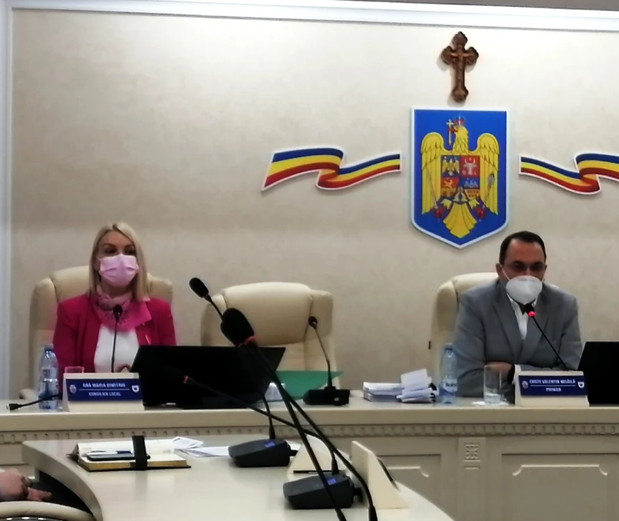 Ana Maria Dimitriu şi Cristi Misăilă se au ca şoarecele cu pisica