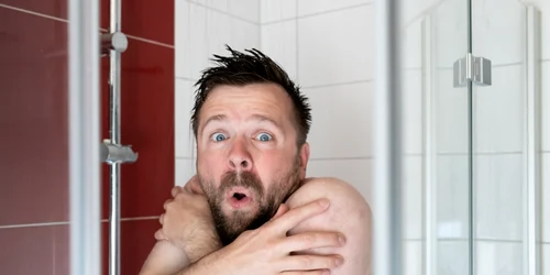 Apa rece -dus FOTO Shutterstock