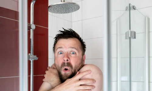 Apa rece -dus FOTO Shutterstock