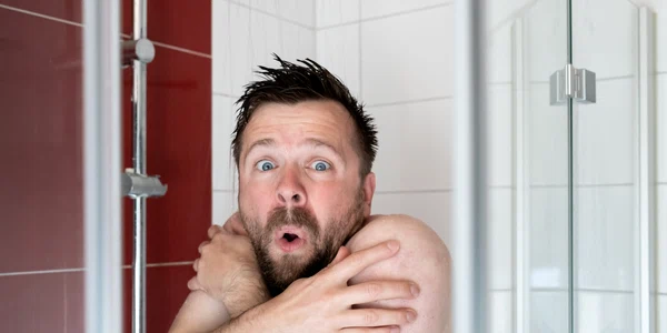 Apa rece -dus FOTO Shutterstock