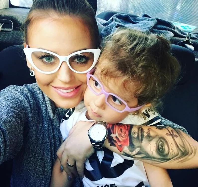 Misha a apărut cu un tatuaj imens pe antebraț