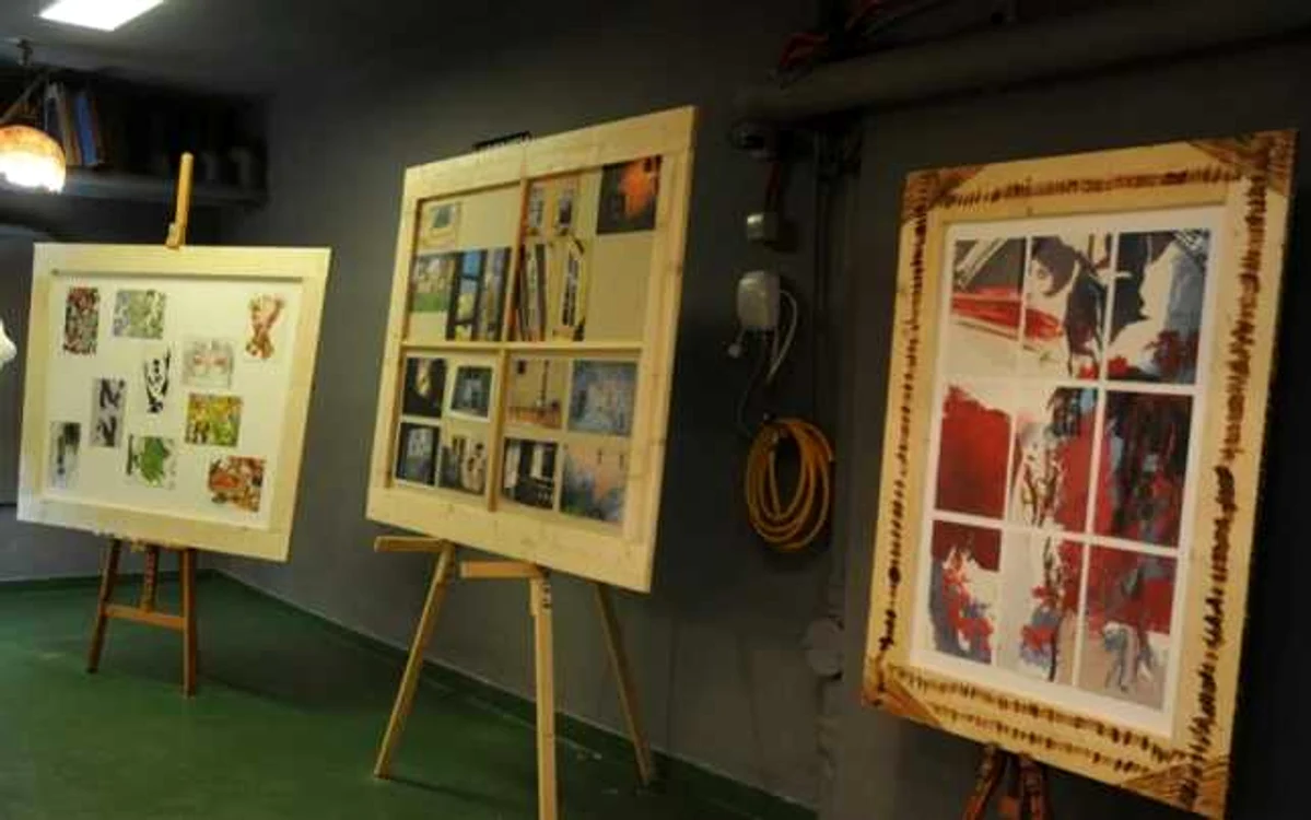 Prima expozitie de fotografie pe hârtie manuală tipărită