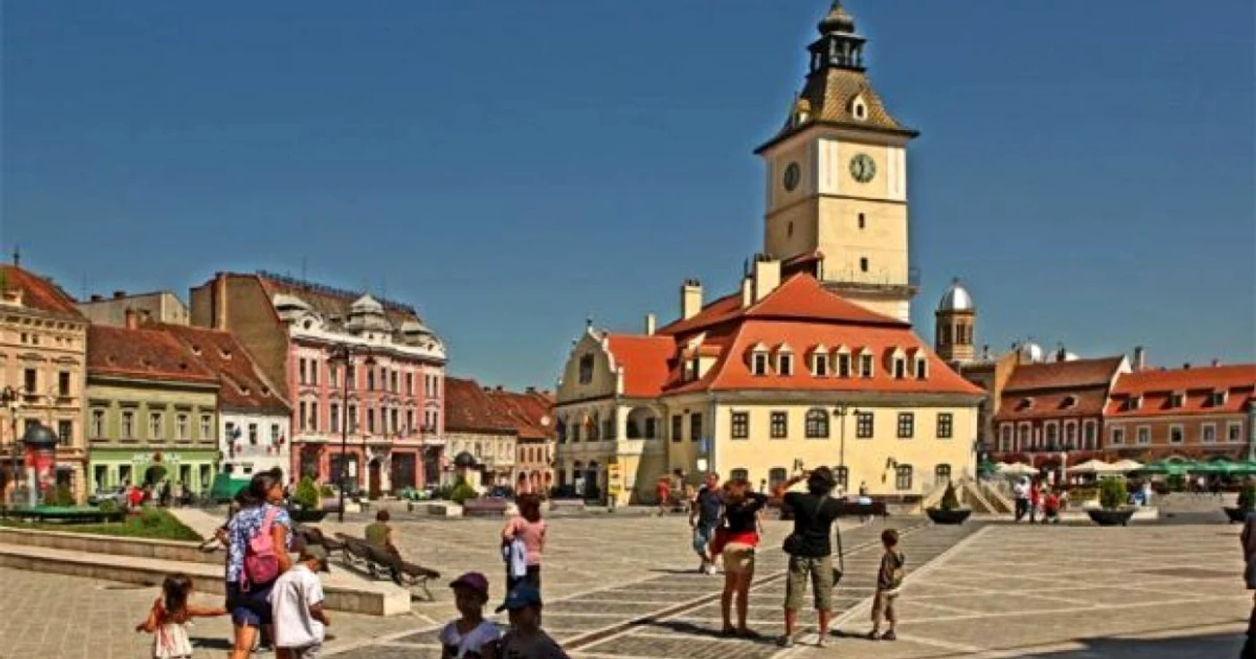 Piaţa Sfatului este unul dintre cele mai vizitate obiective turistice din Braşov. FOTOAdevarul.