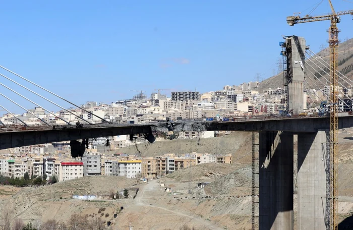 SUA au distrus cel mai înalt pod din Iran FOTO EPA-EFE