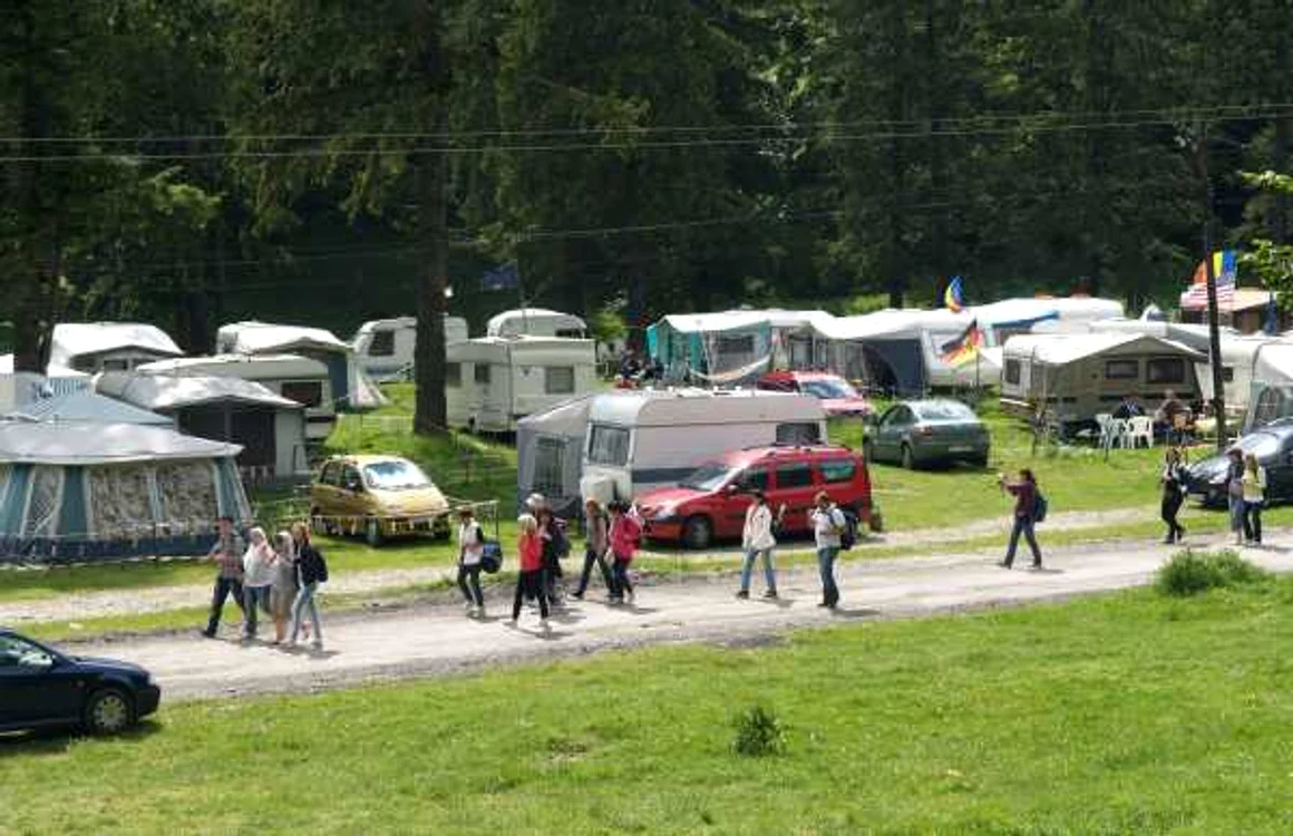 Rulote în Valea Cerbului din Buşteni