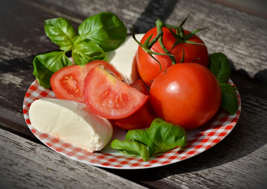 Roșiile foarte coapte pot fi ținute la frigider / foto: Pixabay