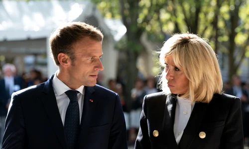 Le président de la République française Emmanuel Macron lors de la cérémonies dhommage aux victimes du terrorisme aux Jardins de lintendant à Paris jpeg