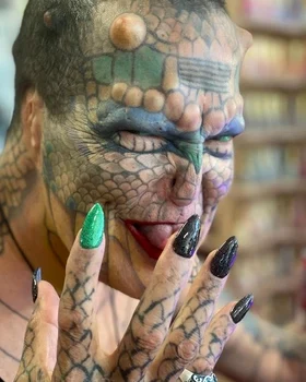 Medusa are sute de tatuaje pe corp jpg