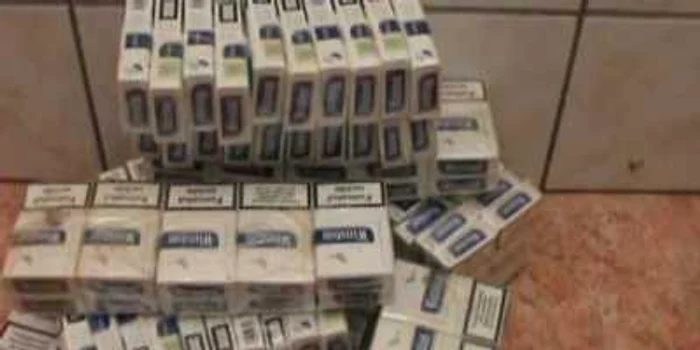 Oamenii legii au găsit 490 pachete cu ţigări