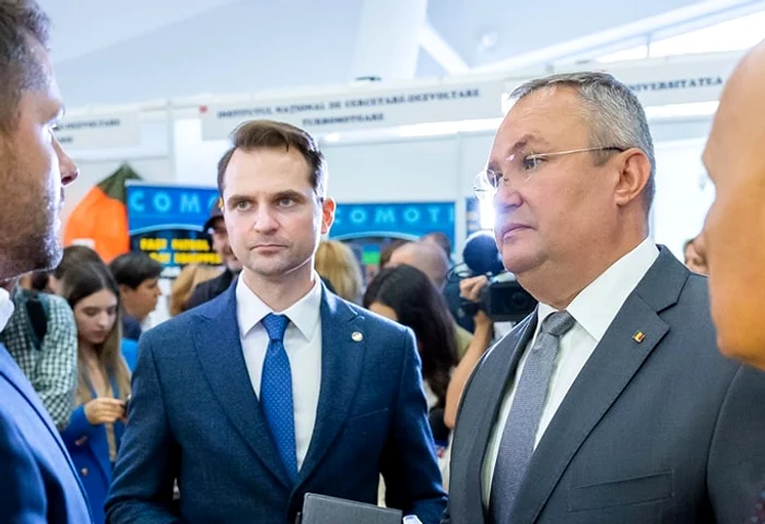 Ministrul Sebastian Burduja și premierul Nicolae Ciucă FOTO Arhivă