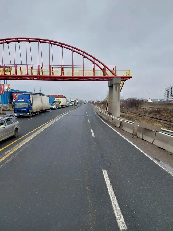 Pasarela de pietoni cu deficiențe FOTO: Facebook
