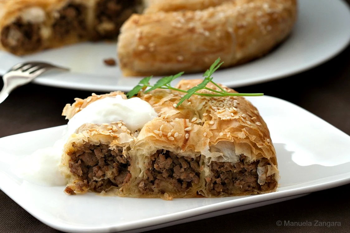 burek reteta bosniaca de placinta cu carne tocata de vita jpeg