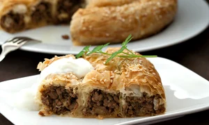 burek reteta bosniaca de placinta cu carne tocata de vita jpeg