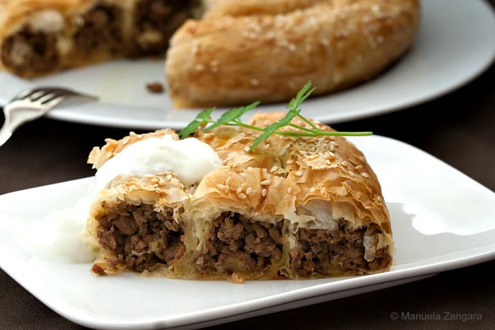 burek reteta bosniaca de placinta cu carne tocata de vita jpeg