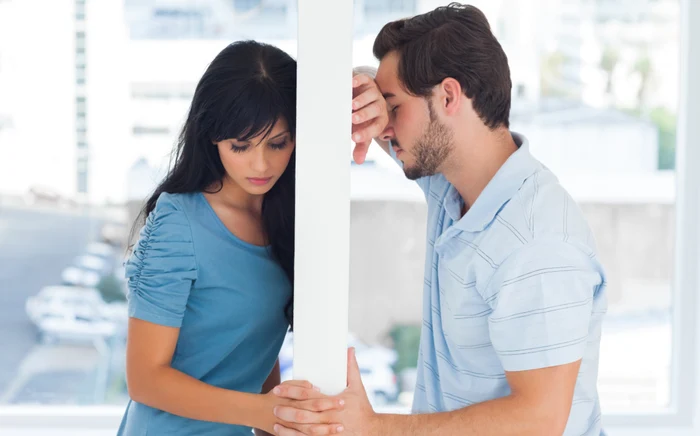 Ne dăm seama că relaţia trebuie încheiată în momentul în care a ajunge acasă lângă partenerul de viaţă nu mai reprezintă o bucurieFoto: Shutterstock