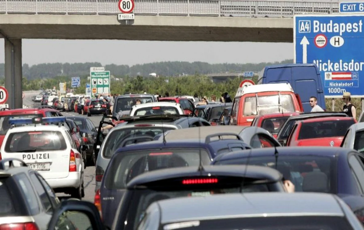 Peste 3.500 de români veniți din Austria au rămas blocați în mașini la granița cu UngariaFoto: puterea.ro