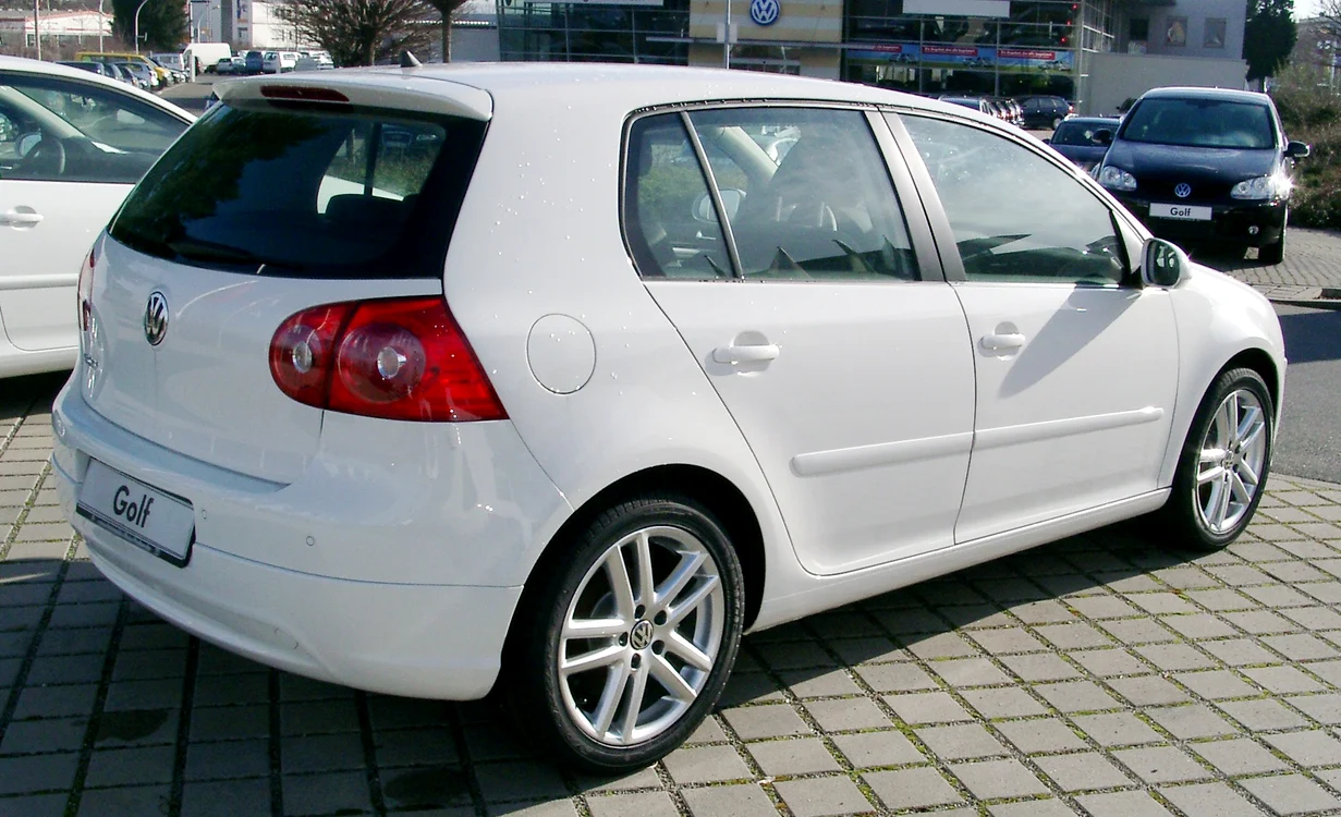 Cum să inscrii o maşină în Bulgaria dacă are acelaşi motor cu aceasta din imagine? Cu o sumă cuprinsă între 1300 şi 2100 de lei